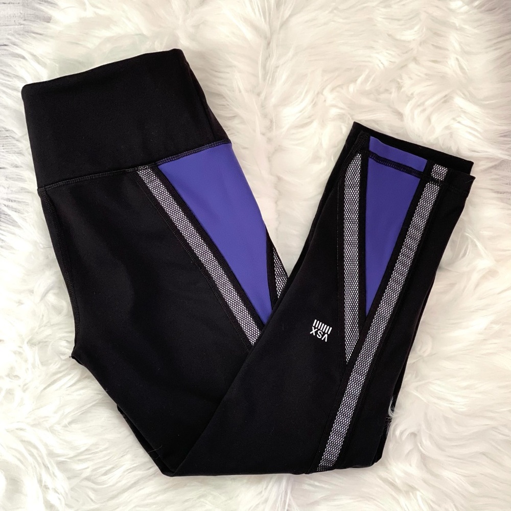 Victoria’s Secret Sport Knockout Capri Leggings Size XS - Picture 14 of 16